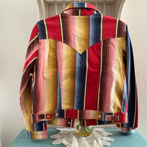 Lainey Wilson Wrangler Multicolor Striped Jacket with Pink, Red, Blue and Yellow - Picture 2 of 4